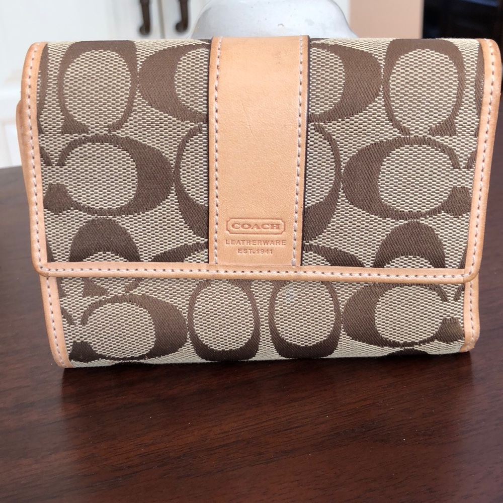 REDUCED‼️⬇️ Coach wallet trifold
